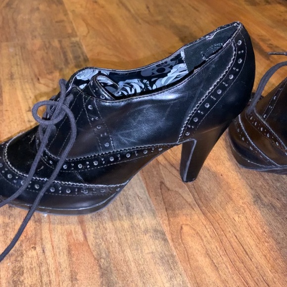 Bongo lace up Oxford heels. - Picture 4 of 4